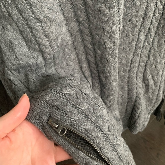 American eagle sweater with zippers - Picture 3 of 3